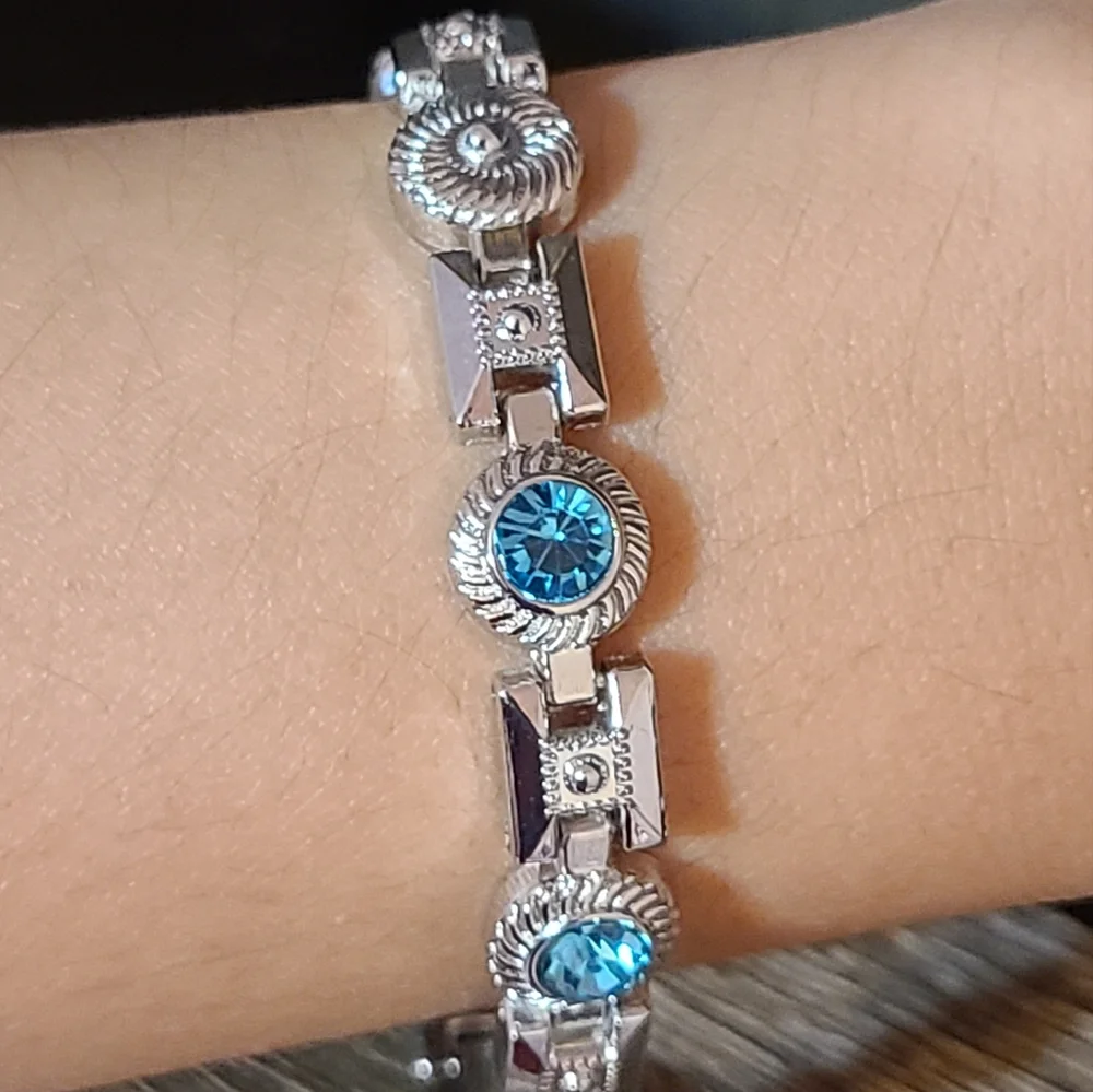 Vintage silver-tone costume bracelet - Picture 1 of 2